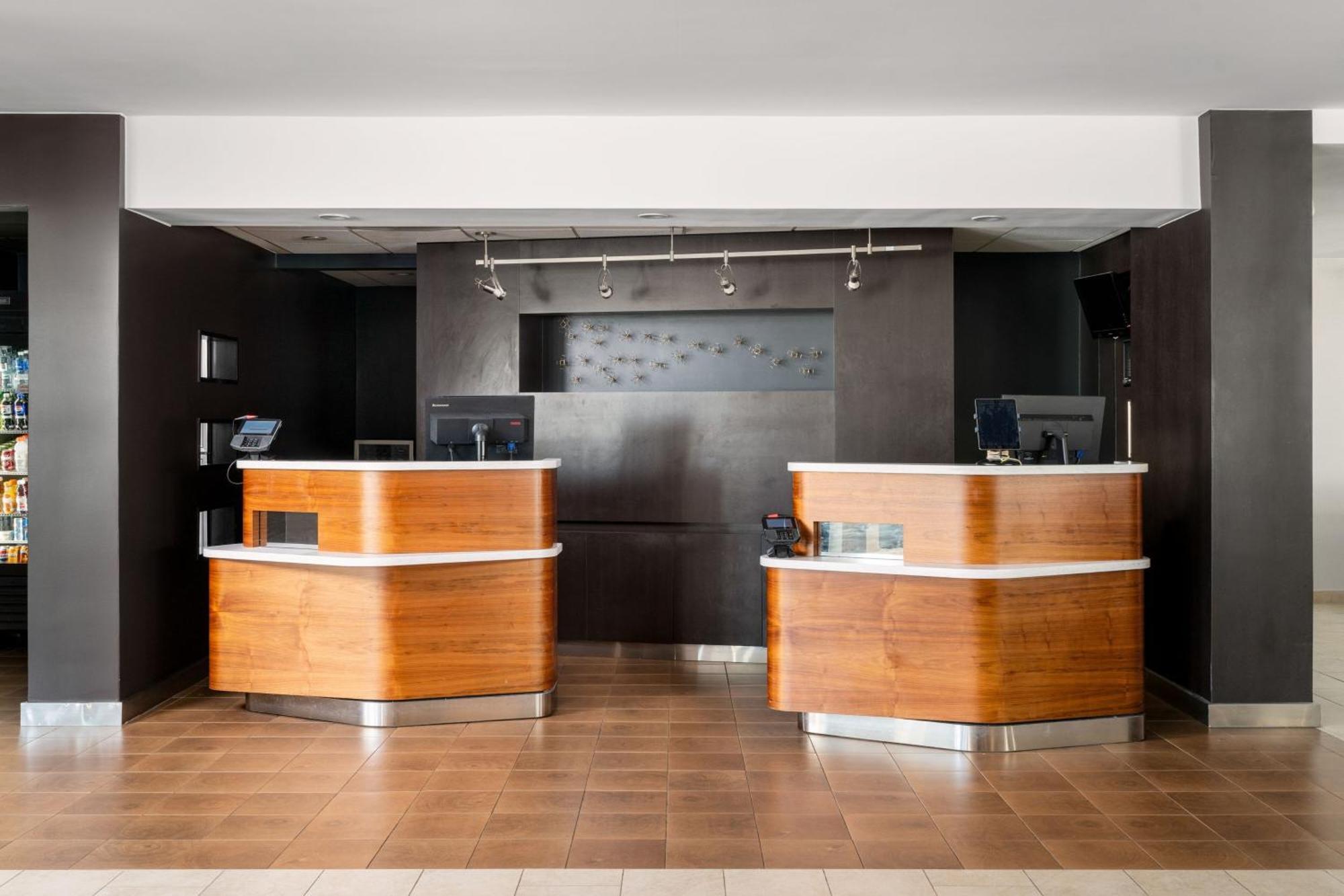 Courtyard Melbourne West Hotel Exterior photo