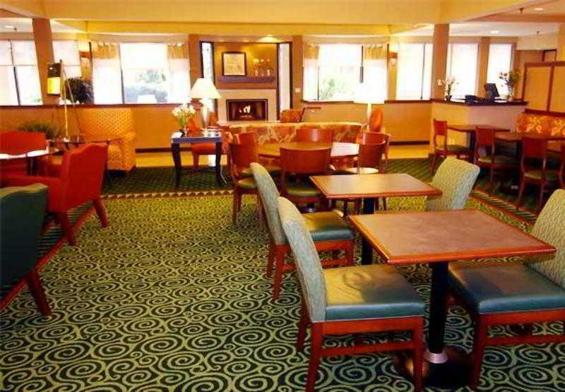Courtyard Melbourne West Hotel Restaurant photo