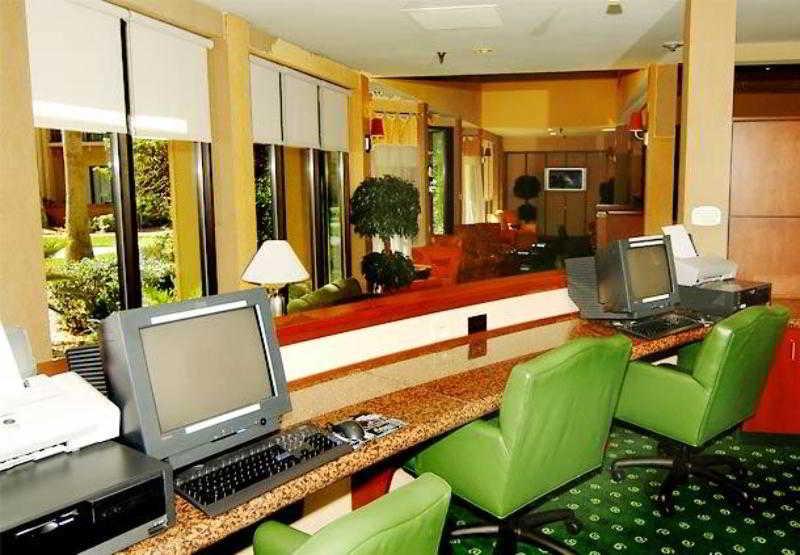 Courtyard Melbourne West Hotel Facilities photo